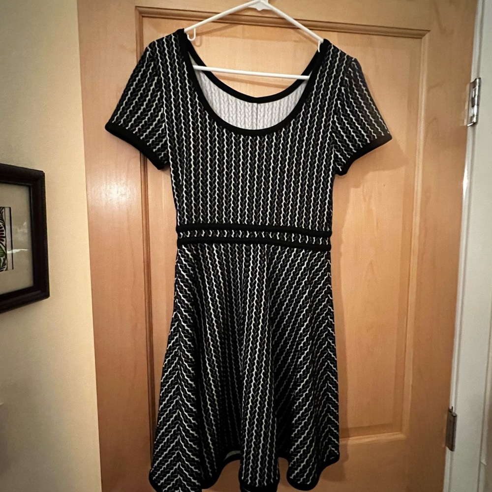 41 Hawthorn size S black and white short sleeved mini dress